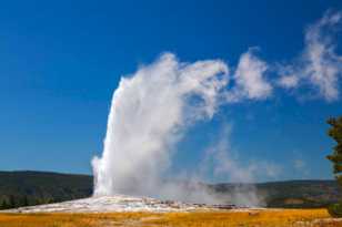 Old Faithful Geyser-7603.jpg Old Faithful Geyser-7603.jpg